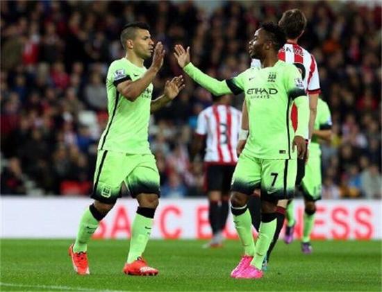 他在接受采 他在接受采